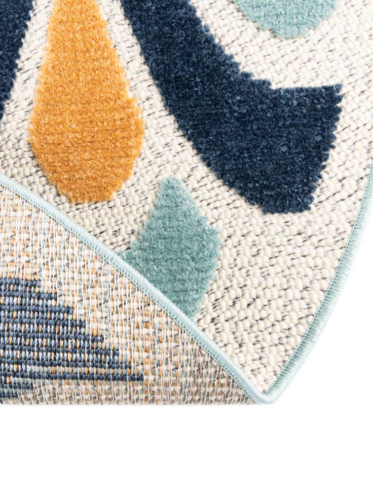 Detail image of 3' 3 x 3' 3 Easy-Clean Belize Indoor / Outdoor Round Rug