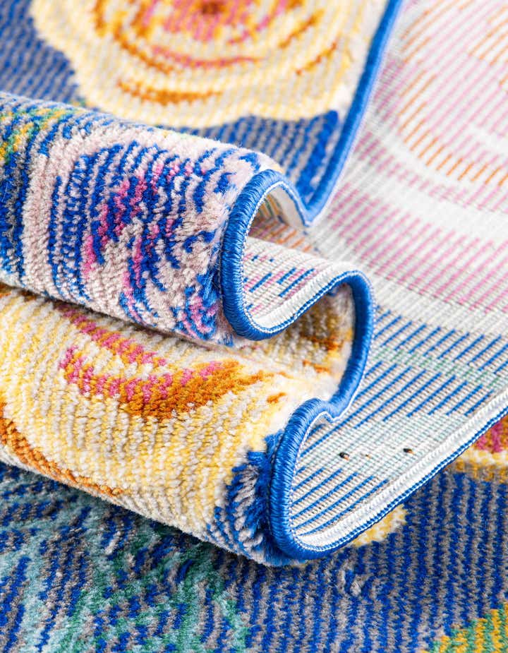 5' 3 x 5' 3 Blossom Round Rug