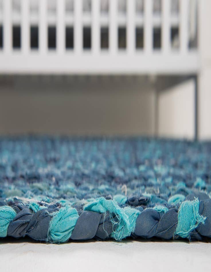 Detail image of 8' x 8'  Hand Braided Chindi Round Rug