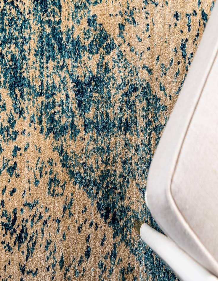 Detail image of 8' x 8' Charlestown Round Rug