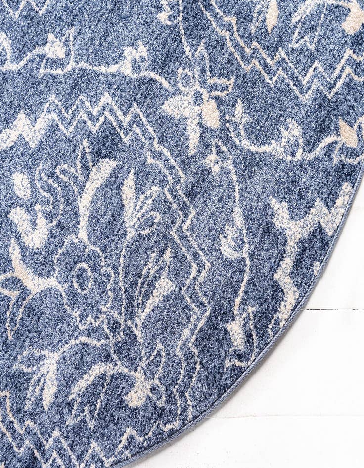 Detail image of 6' x 6' Damask Round Rug