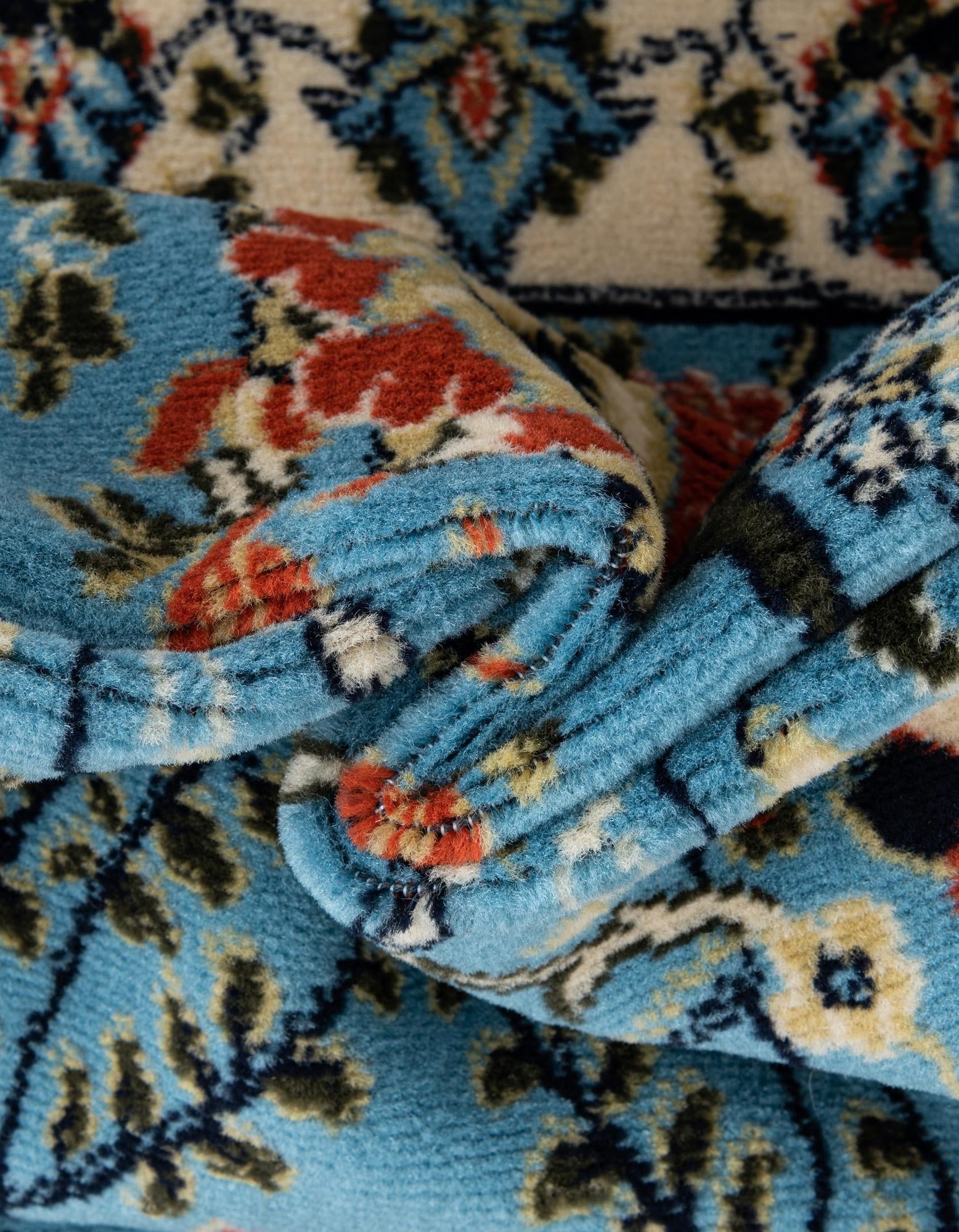 7' 10 x 7' 10 Isfahan Design Round Rug