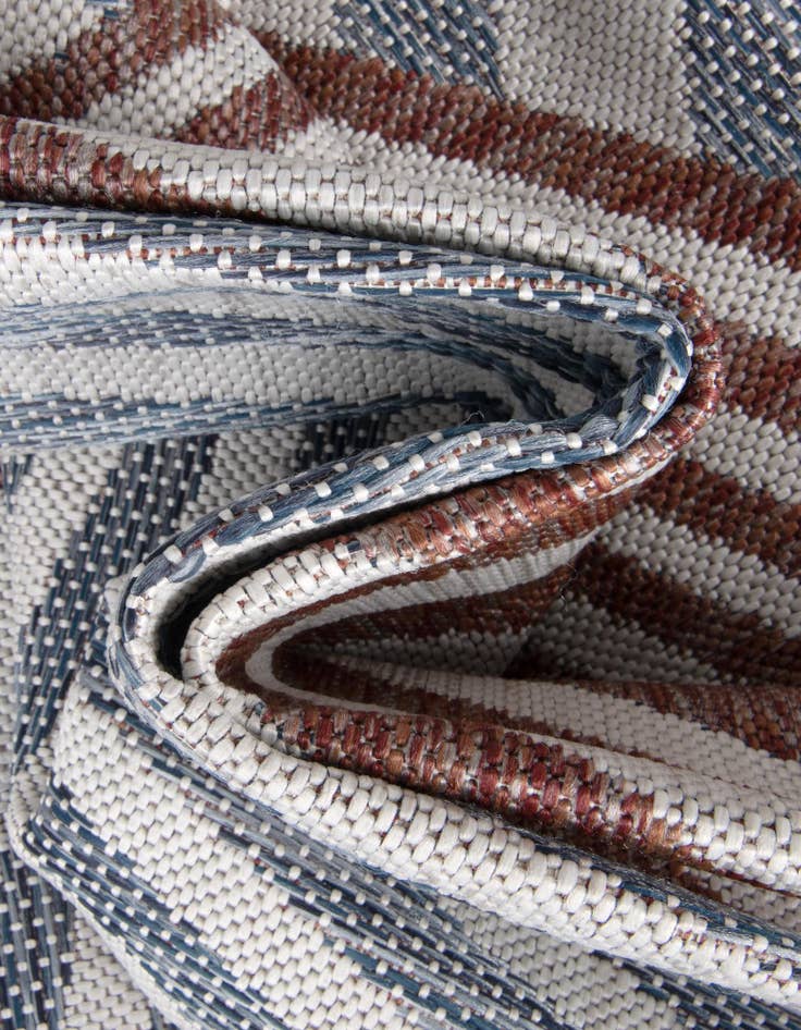 Detail image of 7' x 7' Easy-Clean Jill Zarin Indoor / Outdoor Round Rug