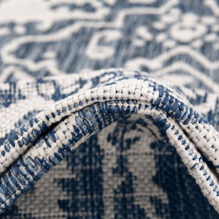 Detail image of 7' x 7' Easy-Clean Jill Zarin Indoor / Outdoor Round Rug