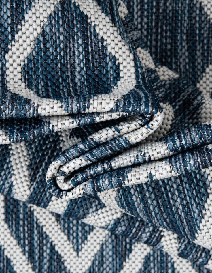 Detail image of 6' 7 x 6' 7 Easy-Clean Jill Zarin Turks and Caicos Indoor / Outdoor Round Rug