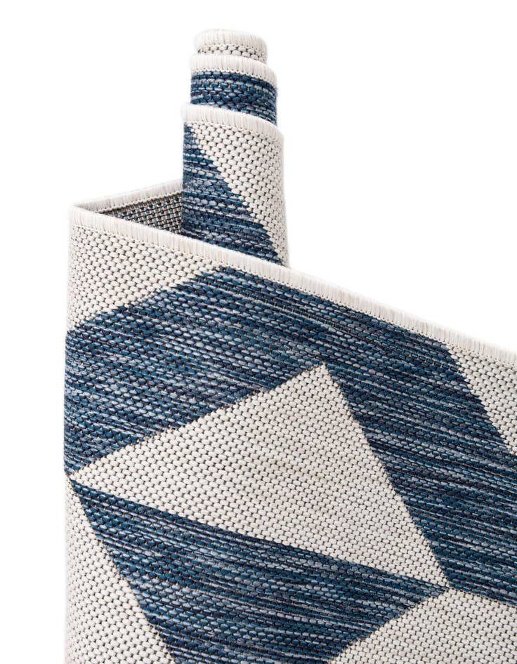 Detail image of 7' x 7' Easy-Clean Jill Zarin Indoor / Outdoor Round Rug