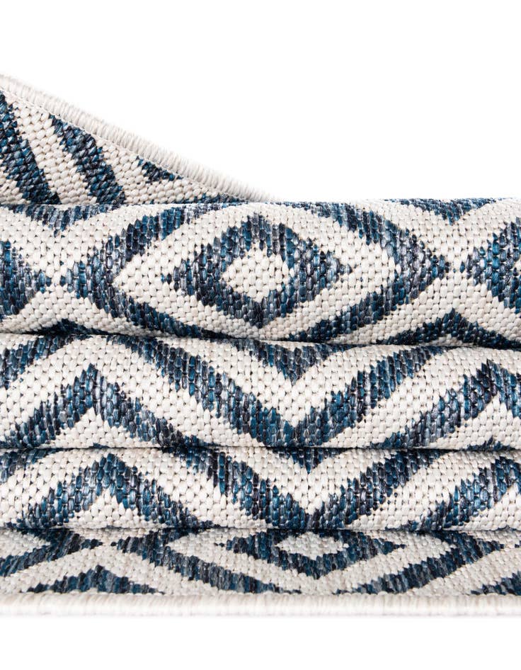 Detail image of 13' x 13' Easy-Clean Jill Zarin Costa Rica Indoor / Outdoor Round Rug