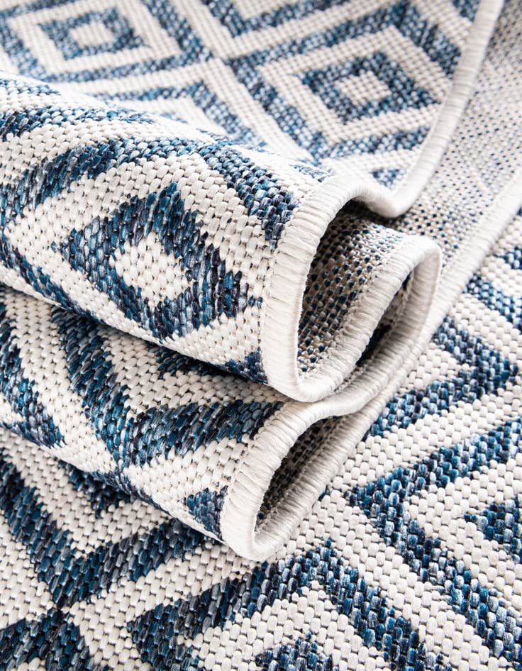 Detail image of 13' x 13' Easy-Clean Jill Zarin Costa Rica Indoor / Outdoor Round Rug