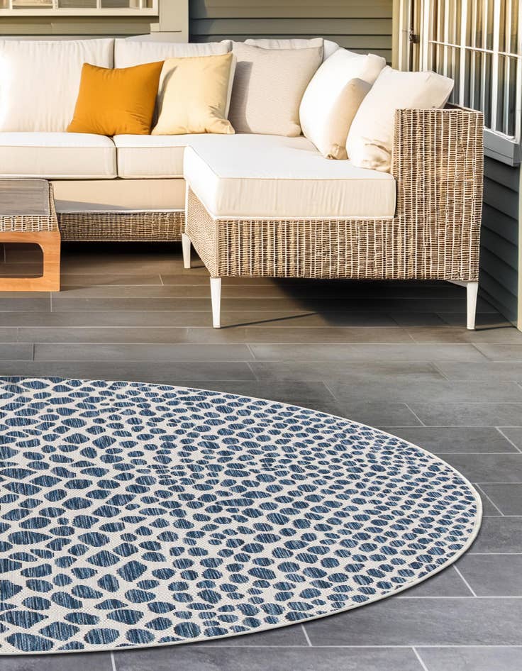Detail image of 7' x 7' Easy-Clean Jill Zarin Indoor / Outdoor Round Rug