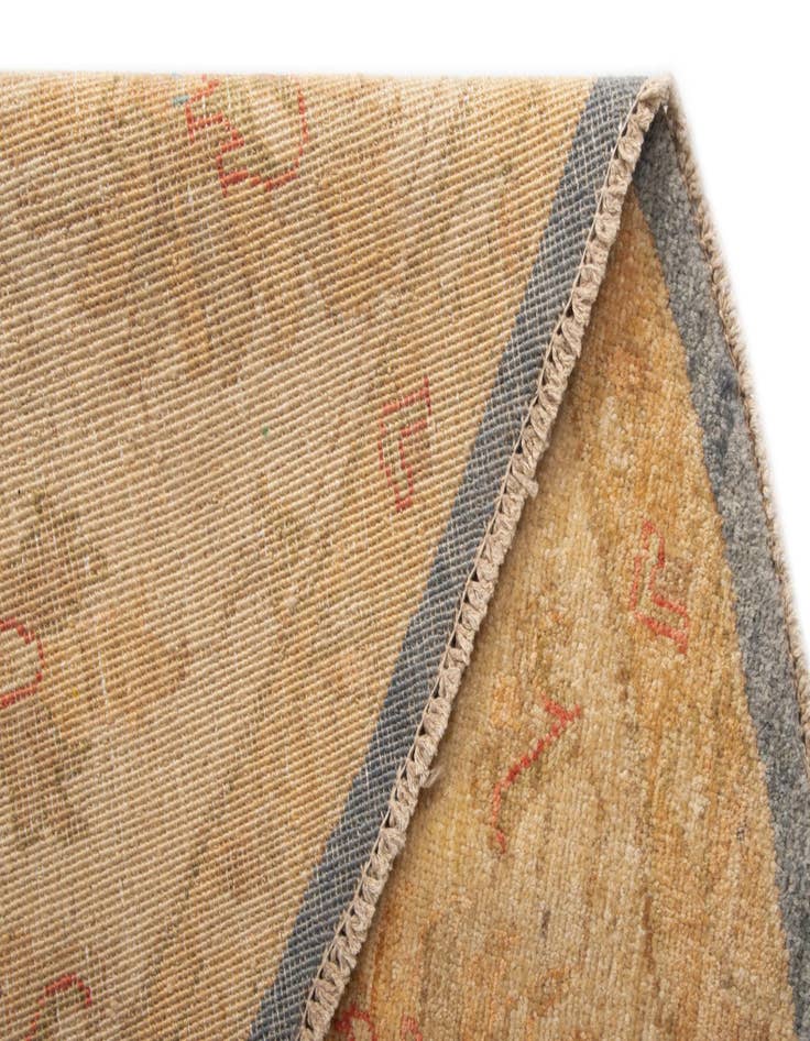 Detail image of 8' 2 x 8' 2 Kaizar Wool Round Rug