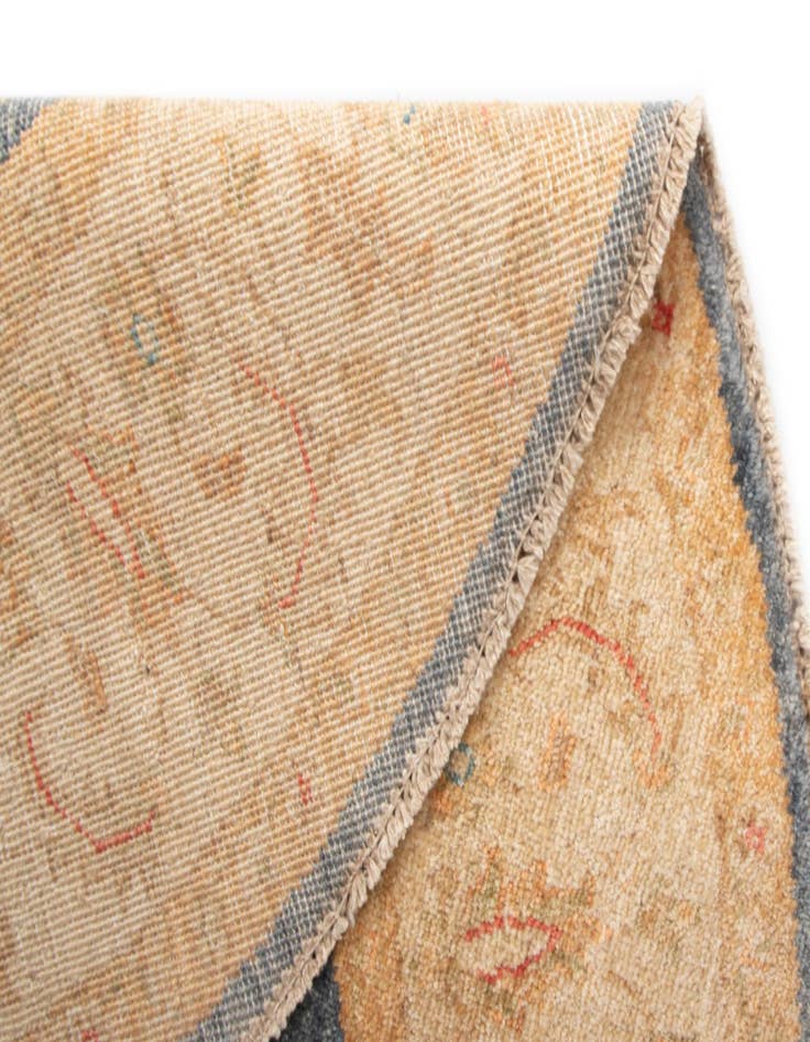 Detail image of 4' 10 x 4' 11 Kaizar Wool Round Rug