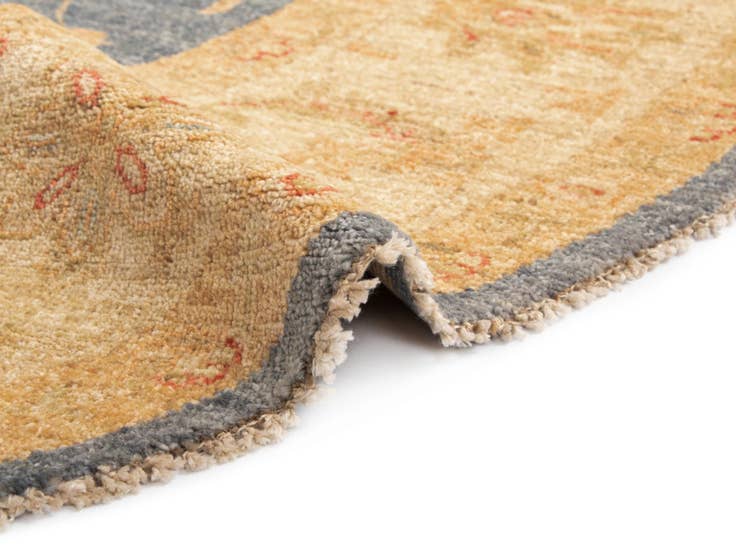 Detail image of 6' 7 x 6' 7 Kaizar Wool Round Rug