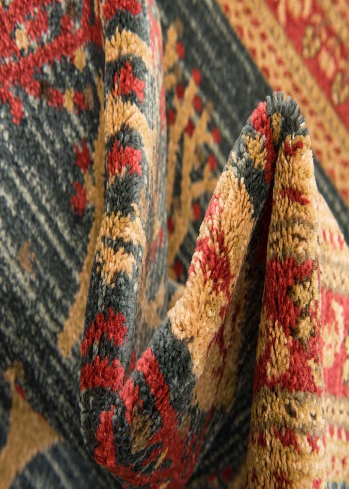 3' 3 x 3' 3 Kashkuli Gabbeh Round Rug