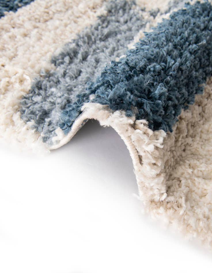 Detail image of 5' 3 x 5' 3 Lagom Shag Round Rug