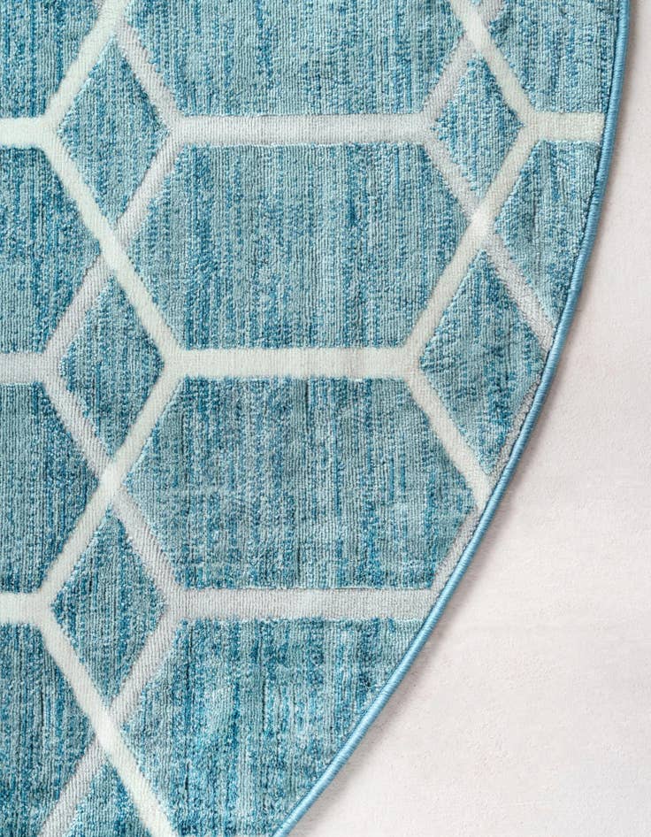 Detail image of 8' x 8' Lattice Trellis Round Rug