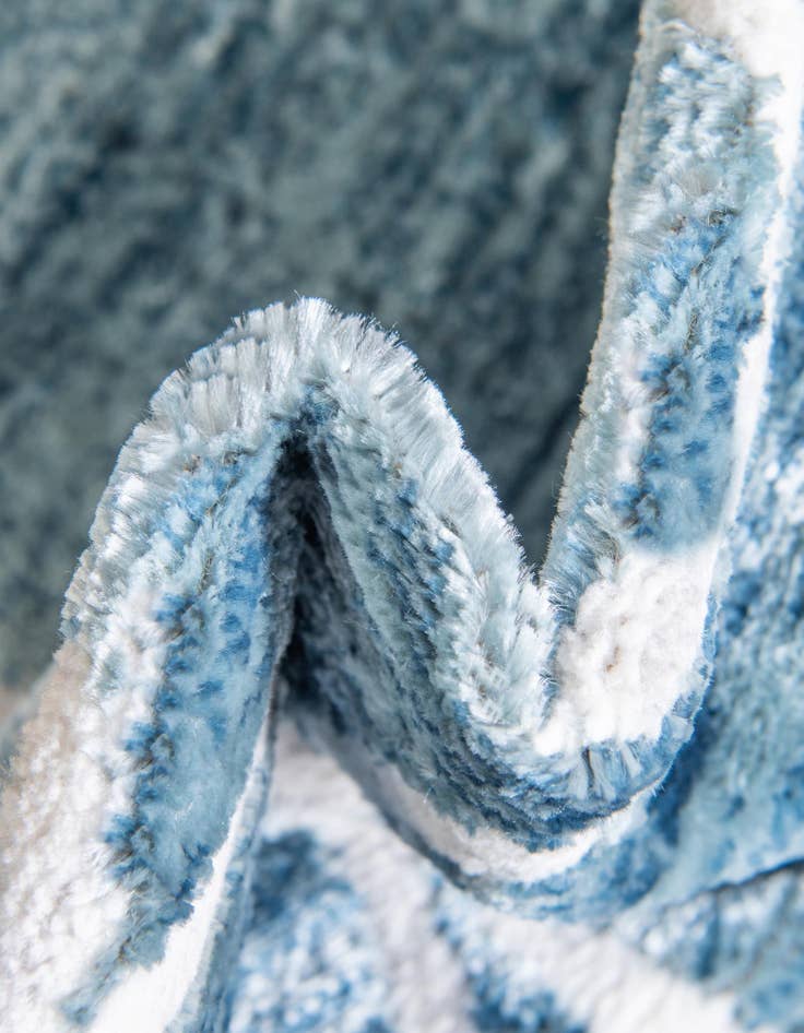 Detail image of 7' x 7' Lattice Trellis Round Rug