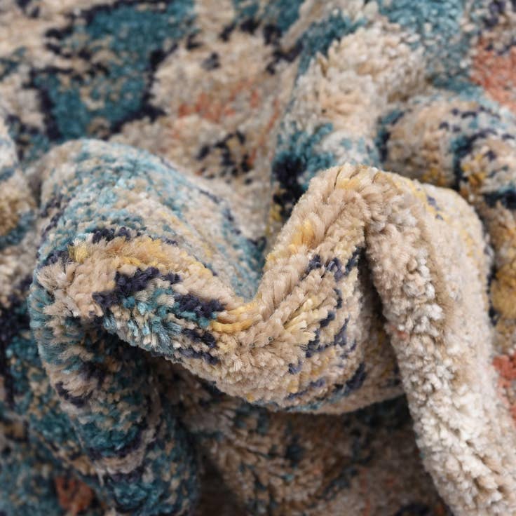 Detail image of 5' 2 x 5' 2 Lola Round Rug