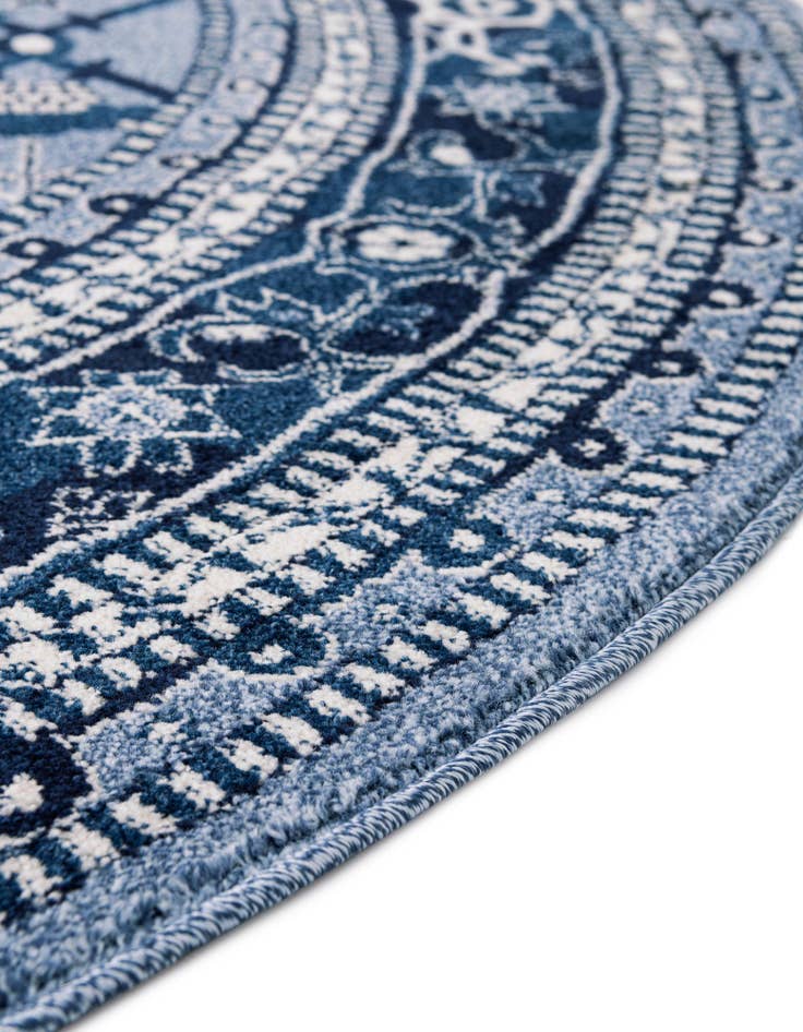 Detail image of 7' 10 x 7' 10 Miranda Round Rug