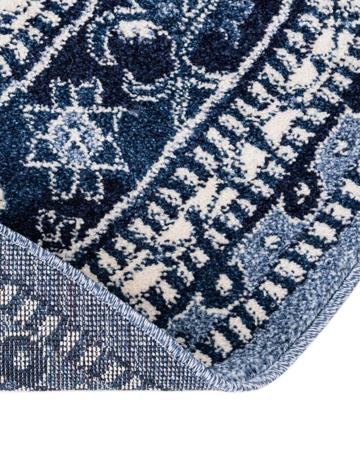 Detail image of 7' 10 x 7' 10 Miranda Round Rug