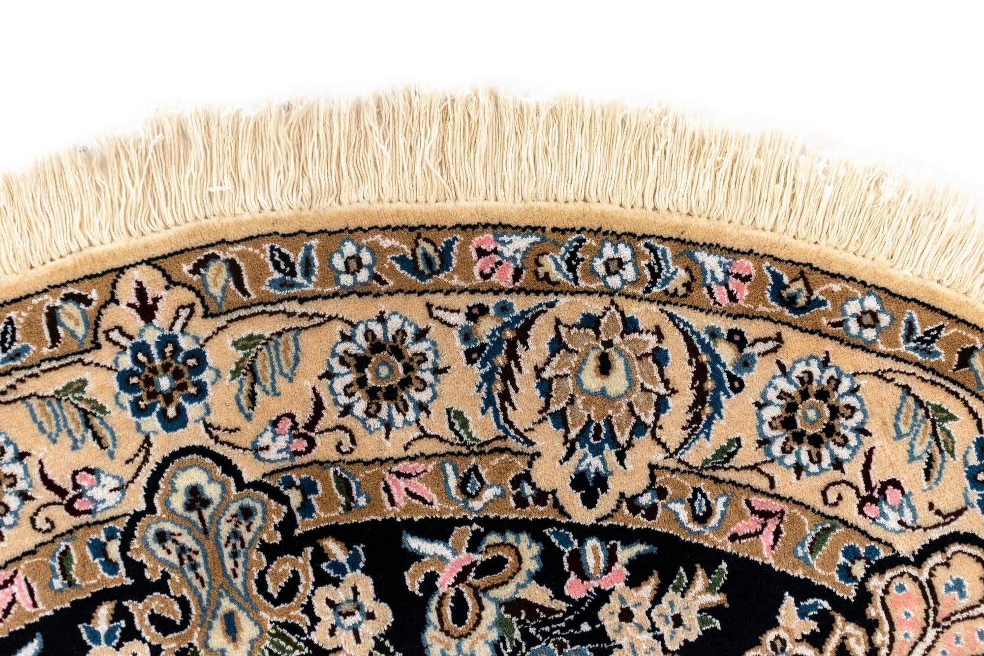 4' 11 x 4' 11 Nain Round Rug