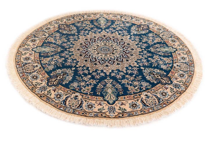 Detail image of 4' 11 x 4' 11 Nain Round Rug
