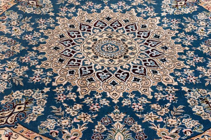 4' 11 x 4' 11 Nain Round Rug
