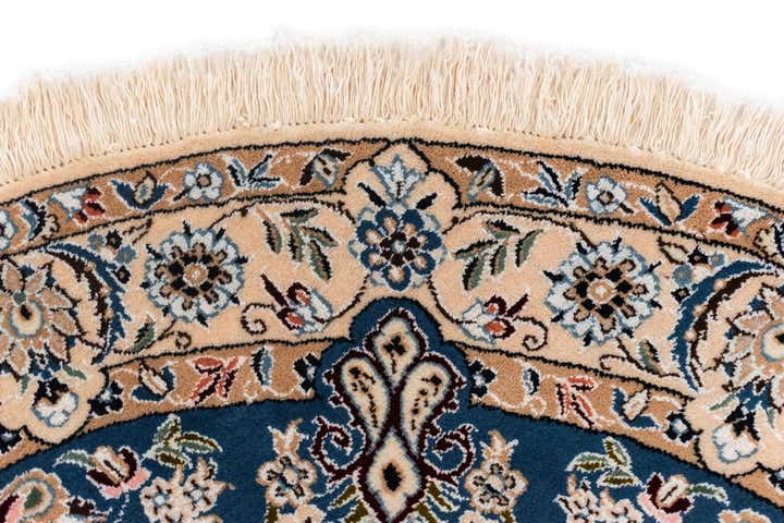 4' 11 x 4' 11 Nain Round Rug