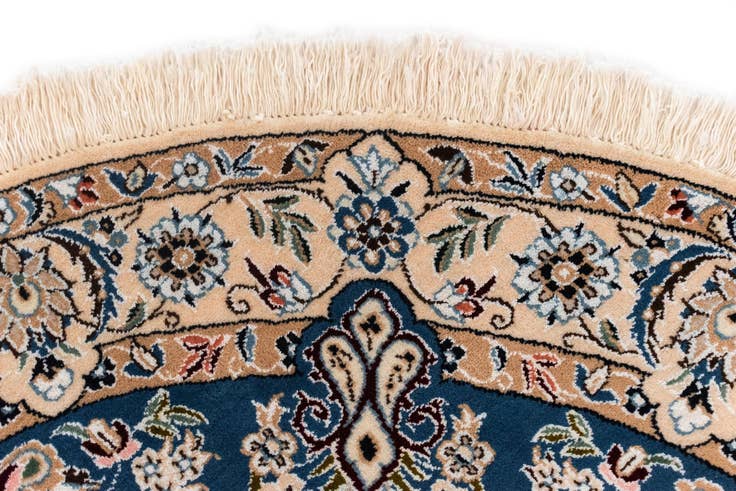 Detail image of 4' 11 x 4' 11 Nain Round Rug