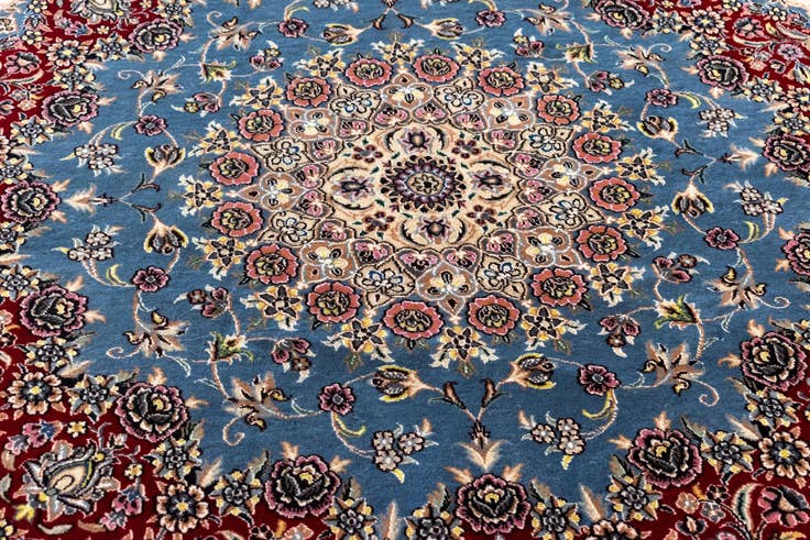Detail image of 4' 11 x 4' 11 Nain Round Rug