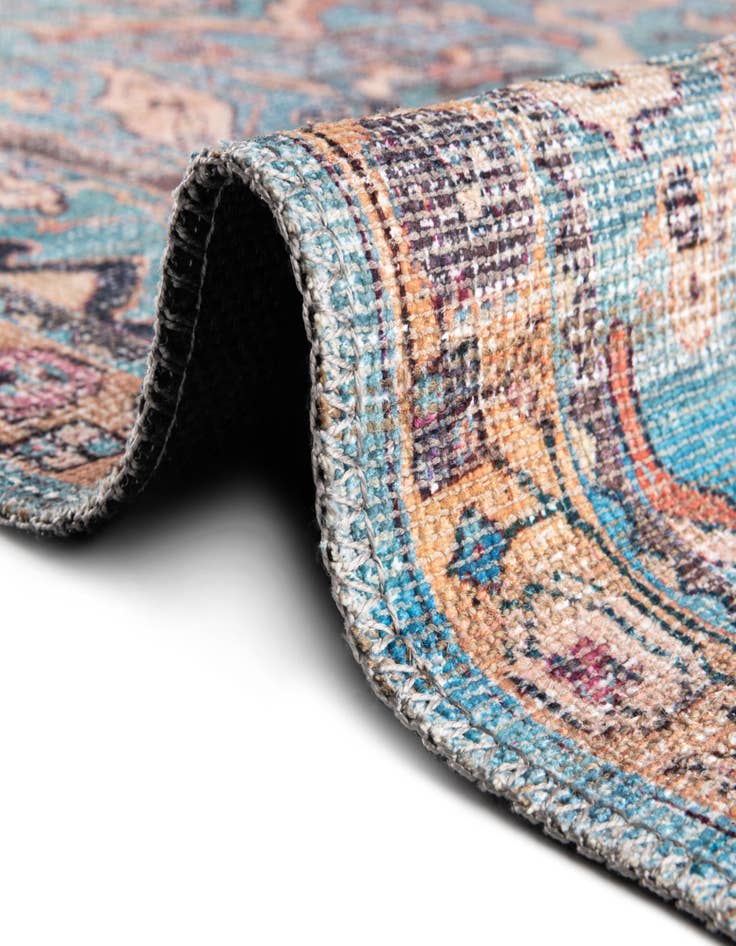 Detail image of 3' 3 x 3' 3 Washable Nostalgia Round Rug