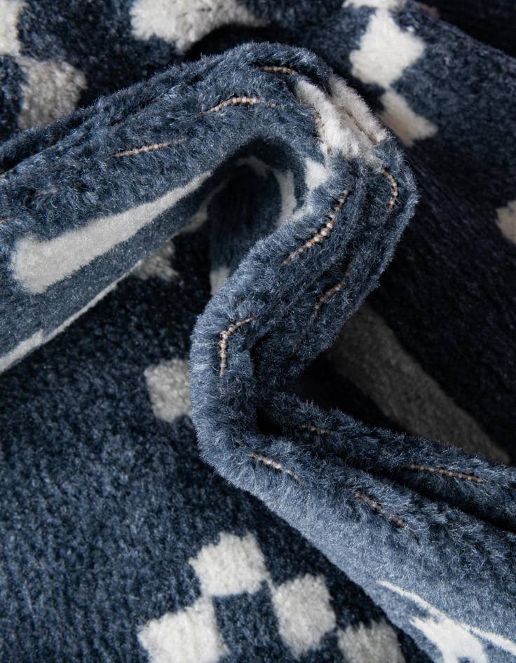 Detail image of 4' x 4' Oslo Round Rug