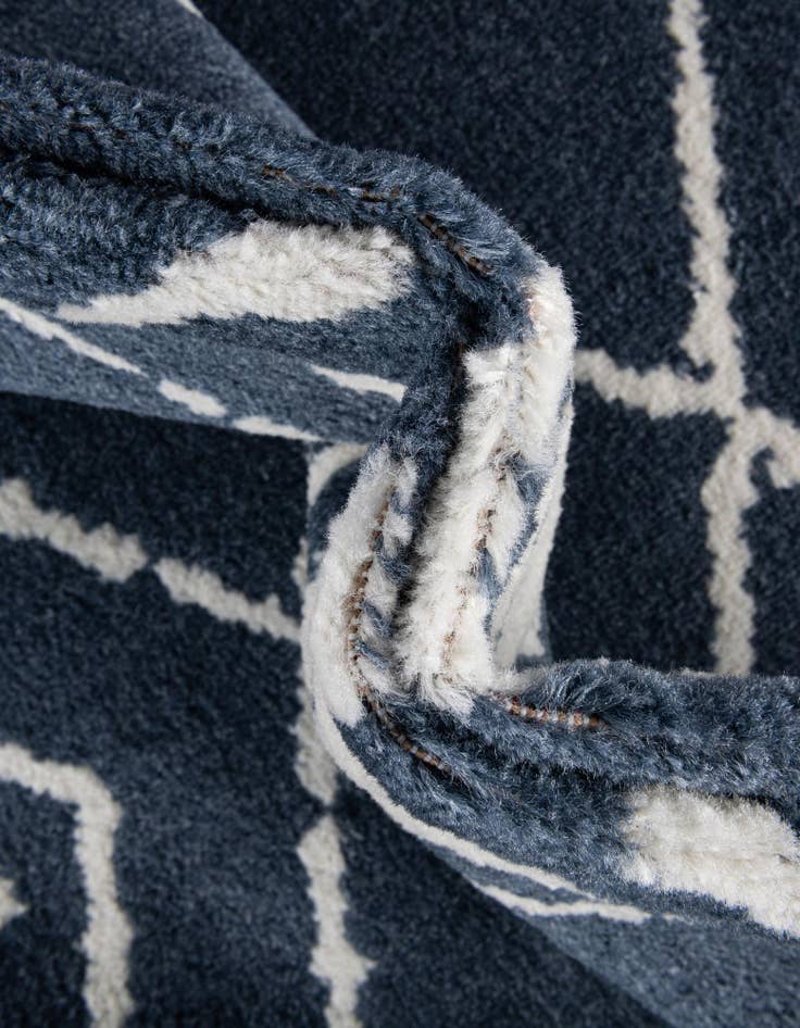 Detail image of 4' x 4' Oslo Round Rug