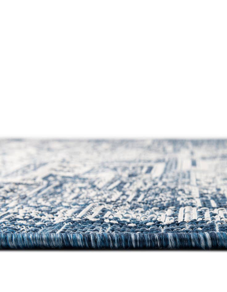Detail image of 4' x 4' Easy-Clean Aztec Indoor / Outdoor Round Rug