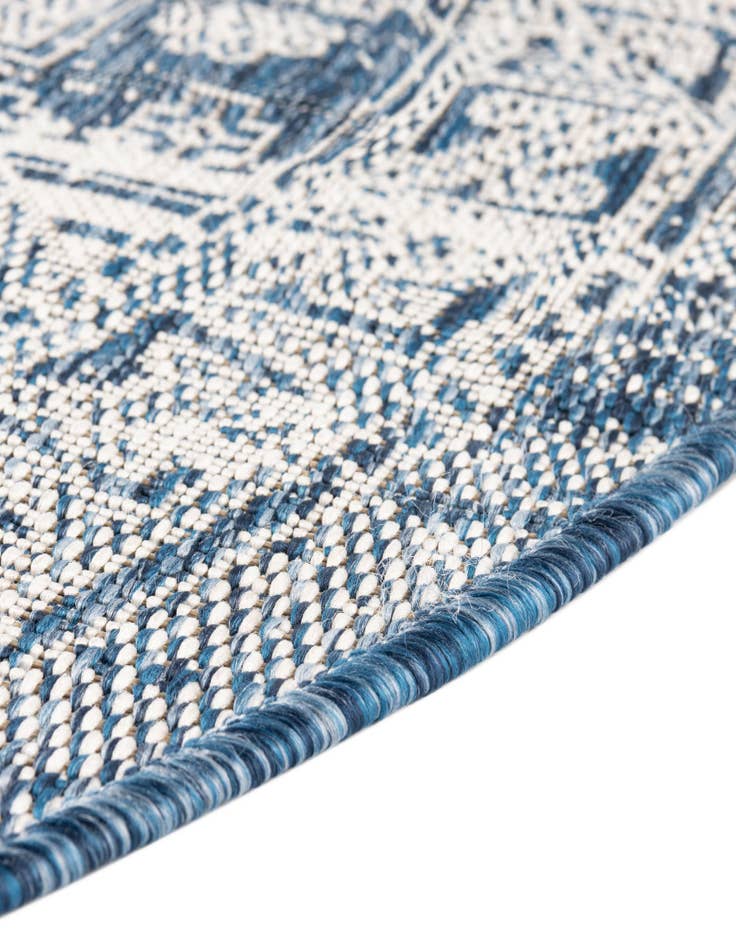 Detail image of 10' x 10' Easy-Clean Aztec Indoor / Outdoor Round Rug