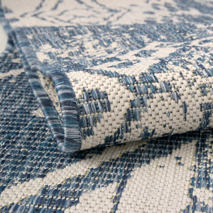 Detail image of 13' x 13' Easy-Clean Bohemian Indoor / Outdoor Round Rug