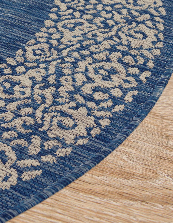 Detail image of 10' 8 x 10' 8 Easy-Clean Border Indoor / Outdoor Round Rug