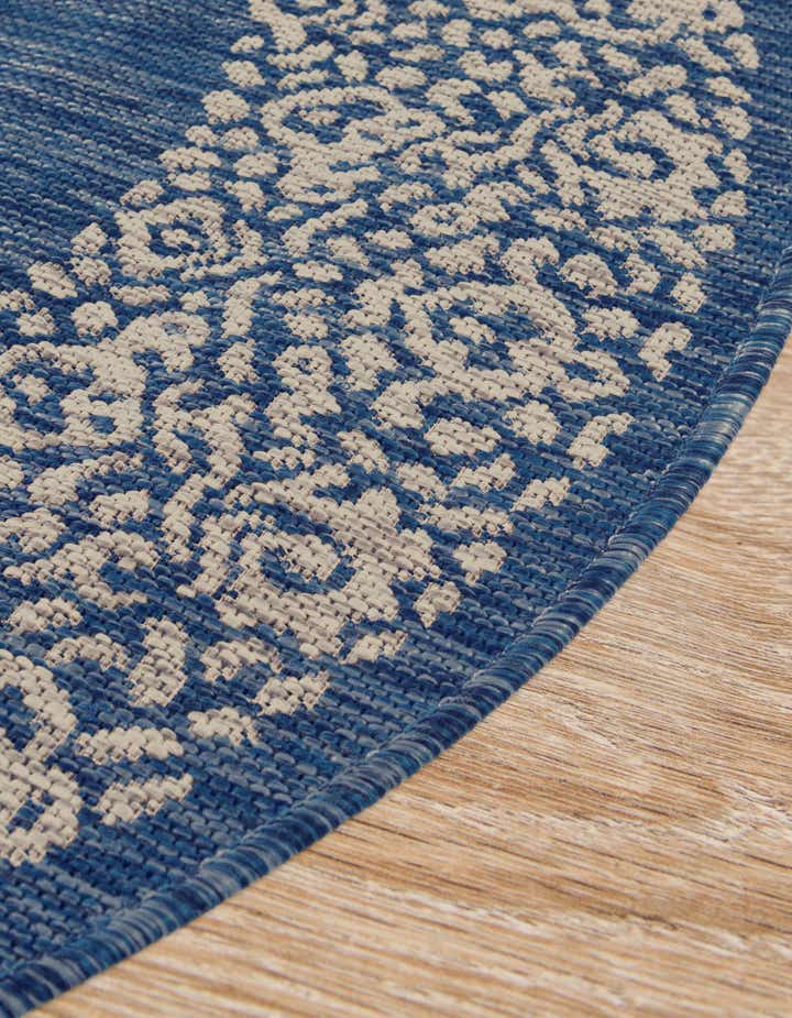 13' x 13' Easy-Clean Border Indoor / Outdoor Round Rug