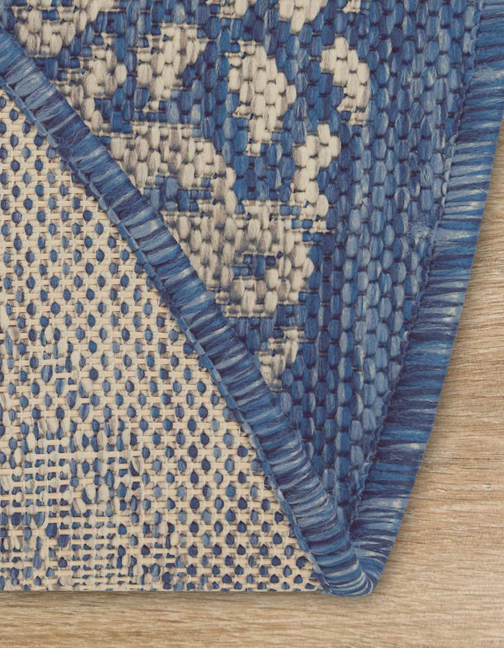 Detail image of 10' 8 x 10' 8  Washable Border Indoor / Outdoor Round Rug