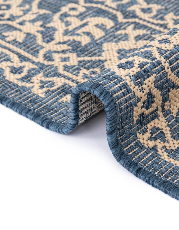 Detail image of 6' x 6'  Washable Botanical Indoor / Outdoor Round Rug