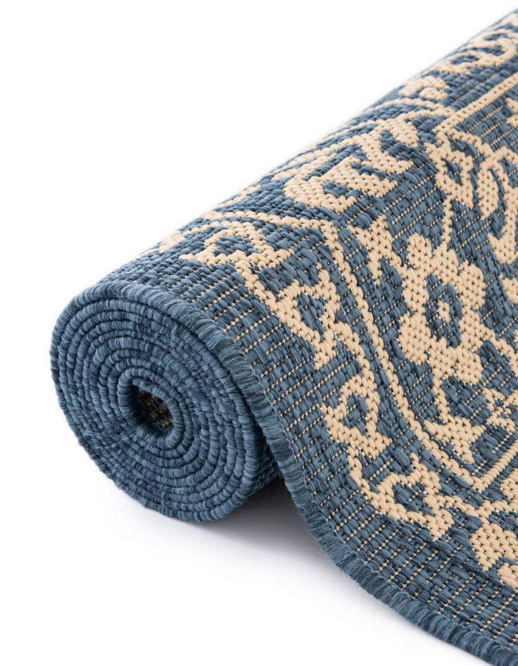 Detail image of 6' x 6'  Washable Botanical Indoor / Outdoor Round Rug