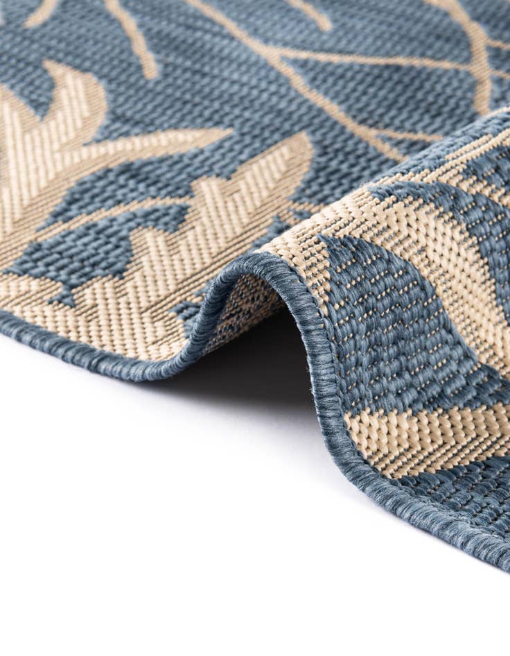 Detail image of 6' x 6' Easy-Clean Outdoor Botanical Coral Indoor / Outdoor Round Rug