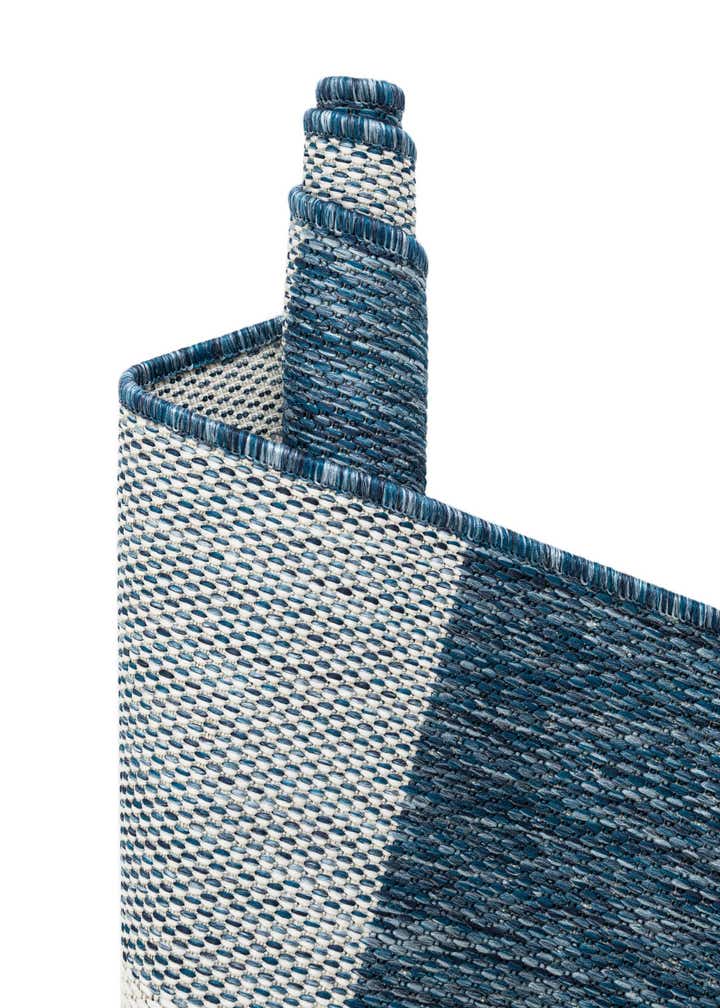 6' x 6' Easy-Clean Checkered Indoor / Outdoor Round Rug
