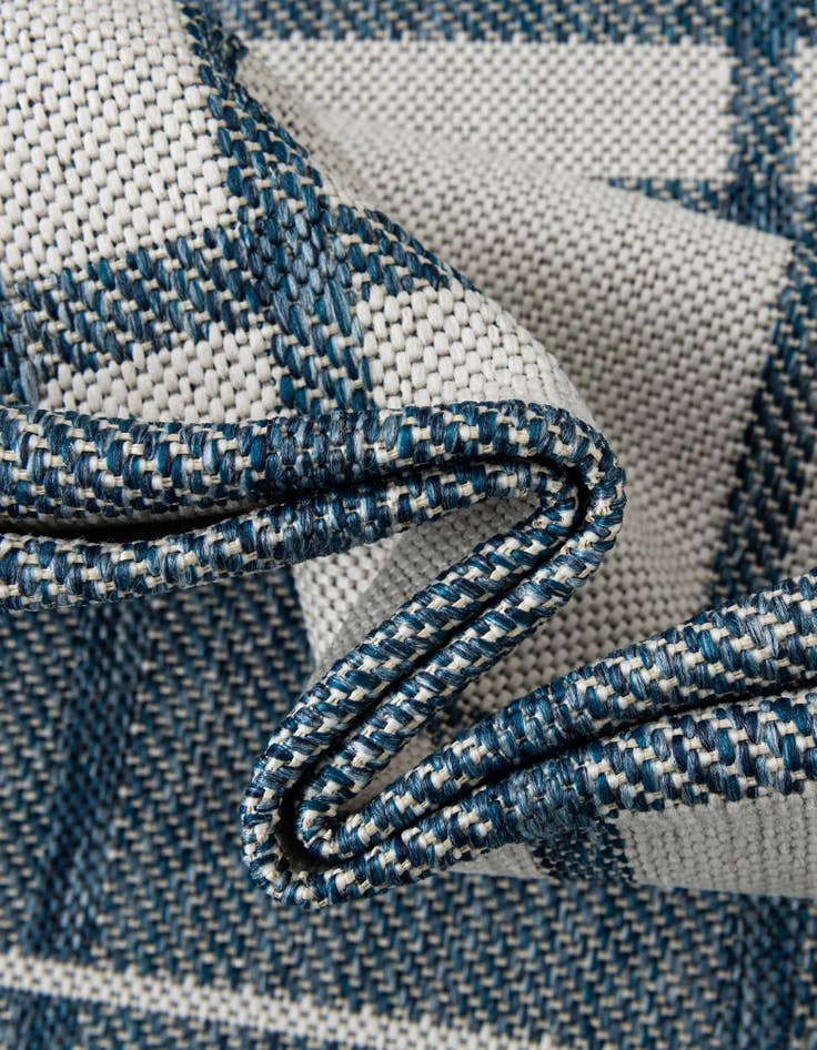 Detail image of 3' x 3' Easy-Clean Checkered Indoor / Outdoor Round Rug
