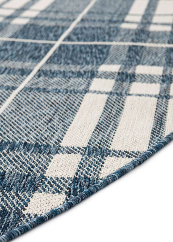 7' 10 x 7' 10 Easy-Clean Checkered Indoor / Outdoor Round Rug