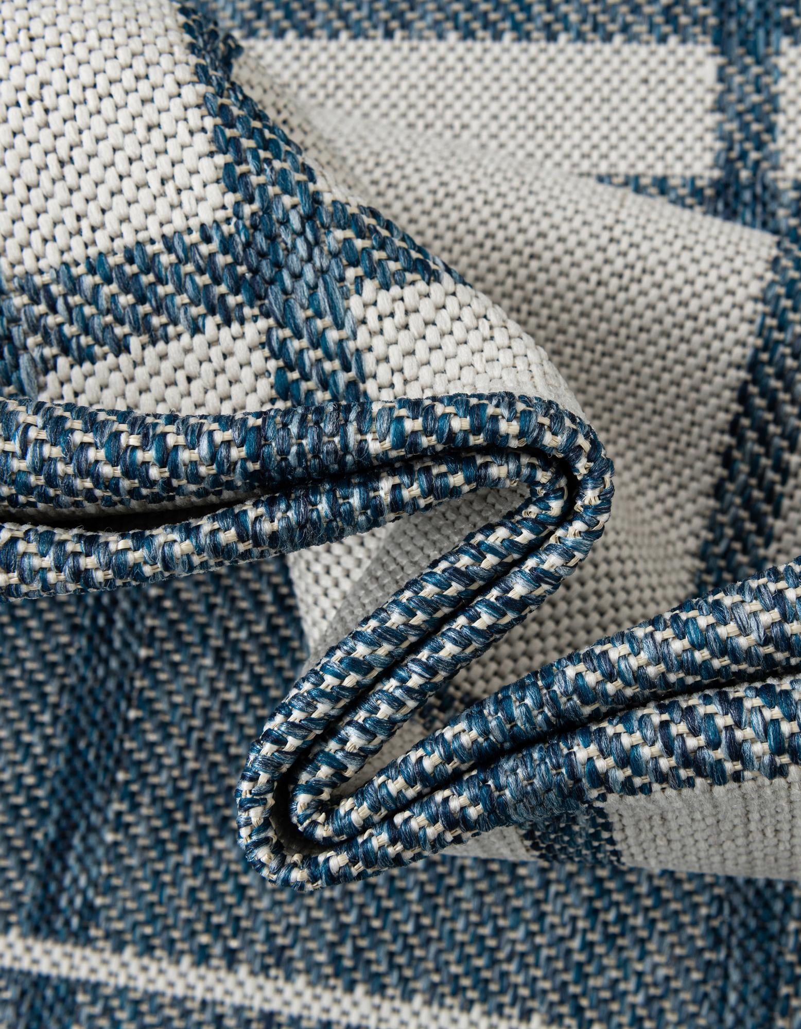 6' x 6' Easy-Clean Checkered Indoor / Outdoor Round Rug