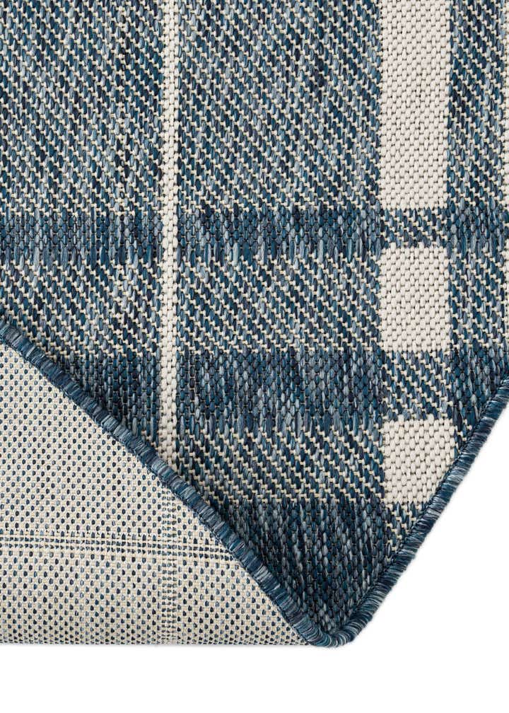 7' 10 x 7' 10 Easy-Clean Checkered Indoor / Outdoor Round Rug