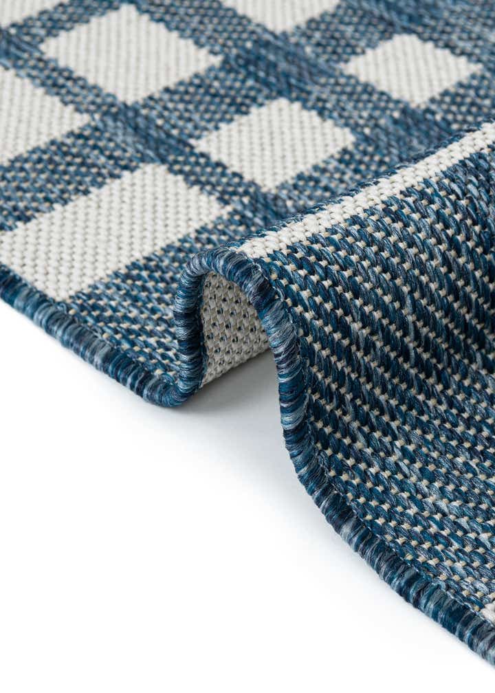 7' 10 x 7' 10 Easy-Clean Checkered Indoor / Outdoor Round Rug