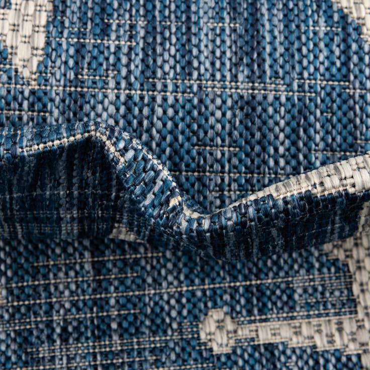 Detail image of 5' 3 x 5' 3 Easy-Clean Coastal Indoor / Outdoor Round Rug