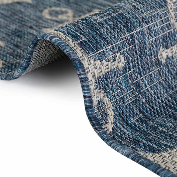 5' 3 x 5' 3 Easy-Clean Coastal Indoor / Outdoor Round Rug