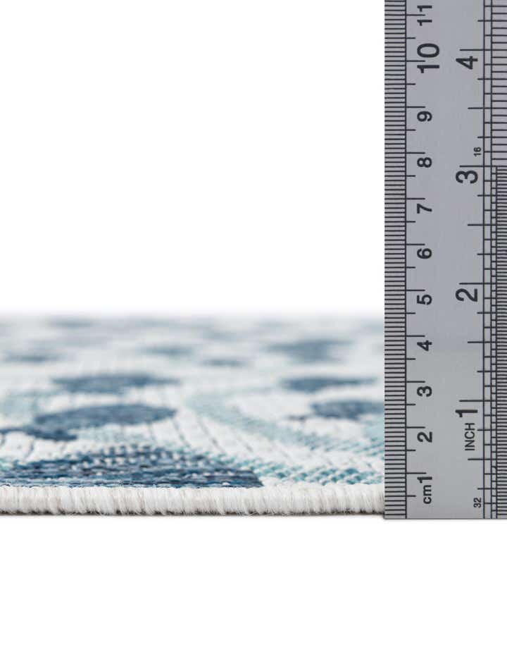 4' 1 x 4' 1 Easy-Clean Coastal Indoor / Outdoor Round Rug